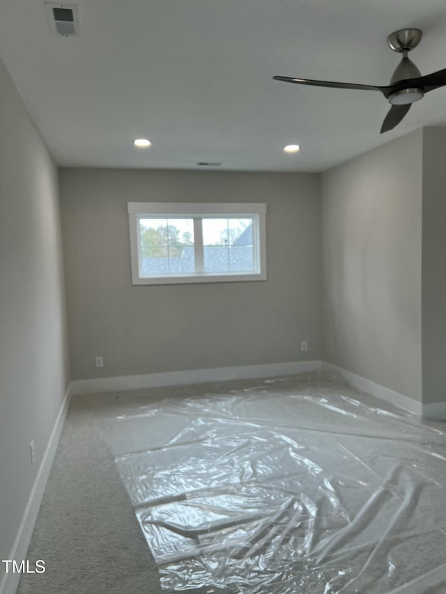 carpeted empty room featuring ceiling fan