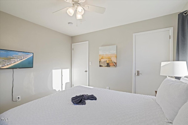 bedroom with ceiling fan