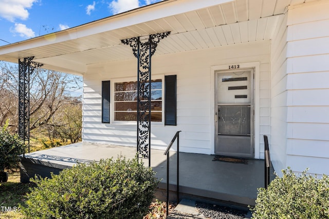 doorway to property featuring covered porch