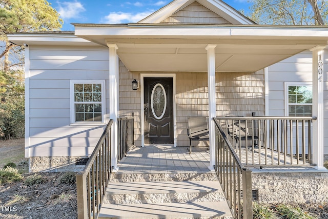 entrance to property featuring covered porch