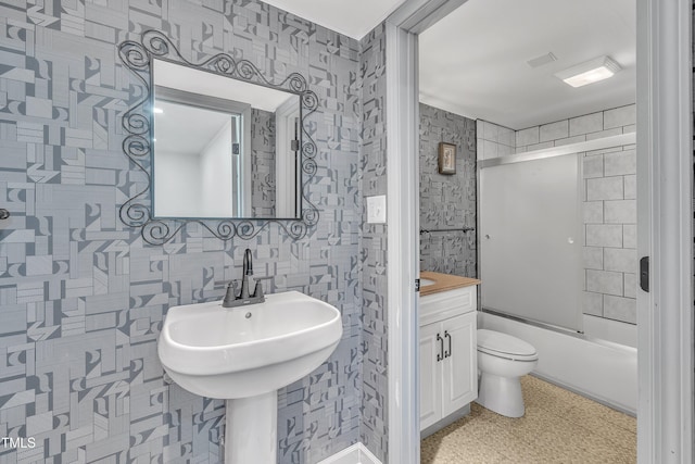 bathroom with toilet and enclosed tub / shower combo