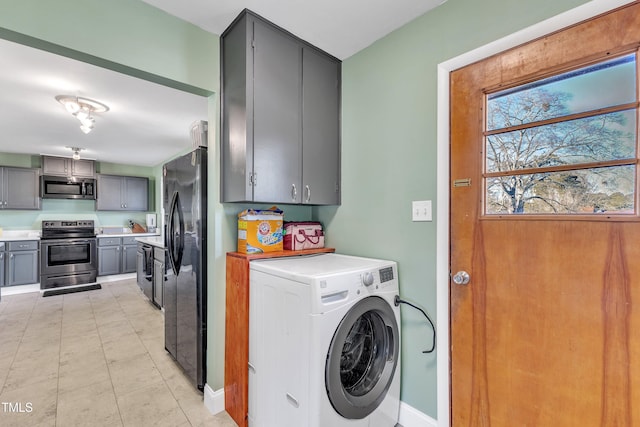 clothes washing area with washer / clothes dryer