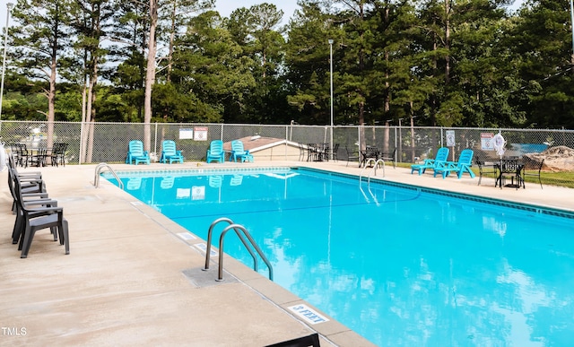 view of swimming pool