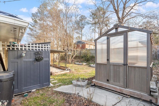 view of yard with an outdoor structure