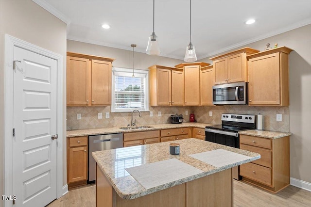 kitchen with pendant lighting, light hardwood / wood-style flooring, appliances with stainless steel finishes, sink, and a kitchen island