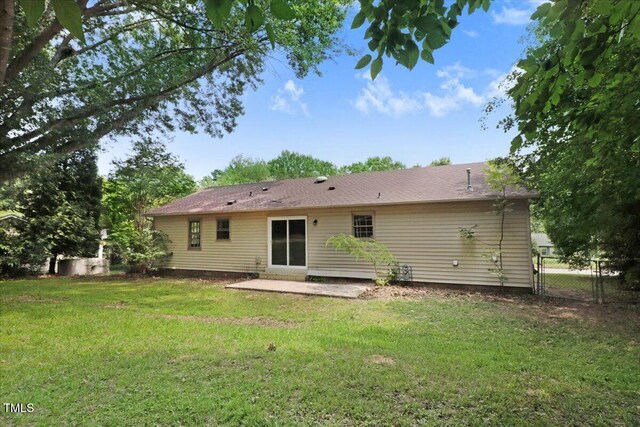 103 Val Del Ct, Garner, NC 27529 - back of property with a patio area