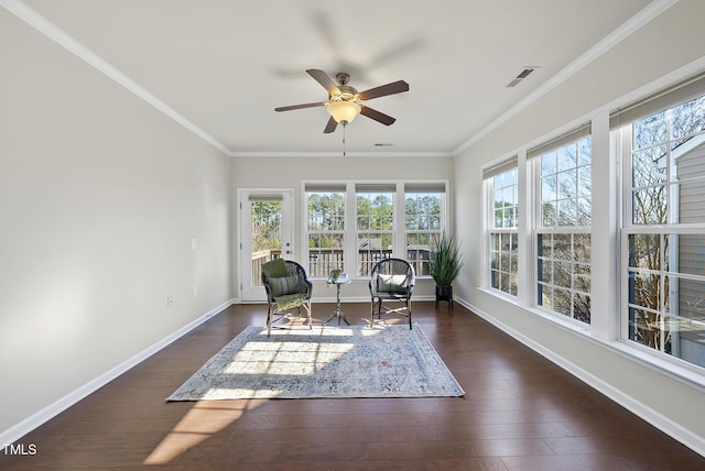 sunroom with ceiling fan