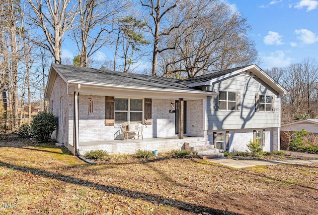 view of front of home with a front yard and covered porch