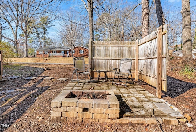 view of patio with an outdoor fire pit