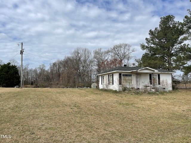 exterior space with a yard