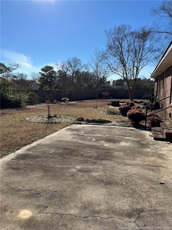 view of yard featuring a patio area