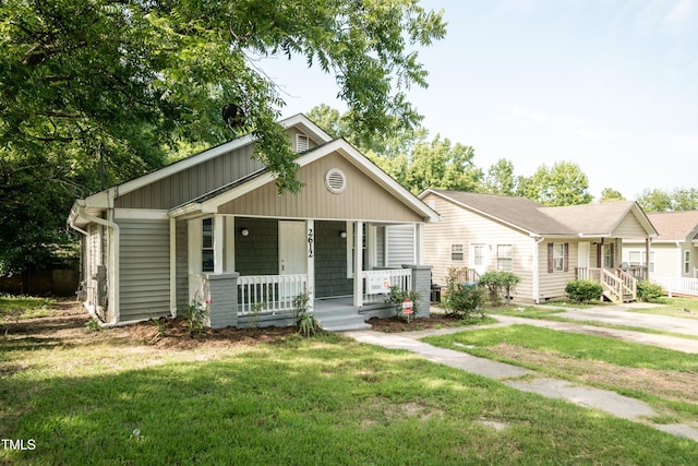 view of front of house featuring a porch and a front yard