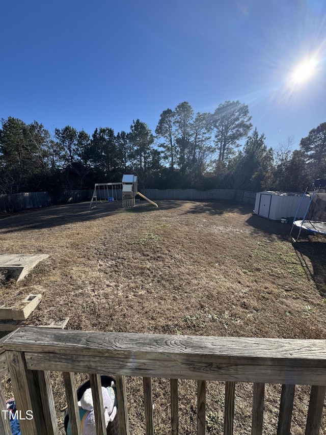 view of yard with a storage shed