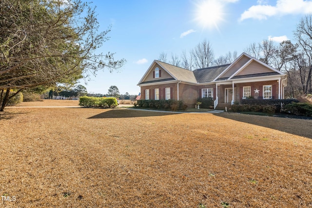 view of front of property with a front lawn