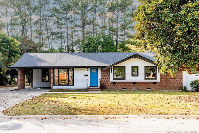 ranch-style house featuring a front yard and a carport