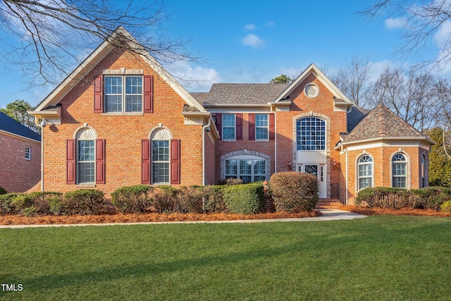 front facade featuring a front lawn