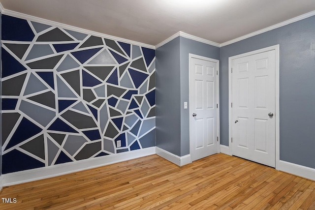 empty room with crown molding and hardwood / wood-style floors