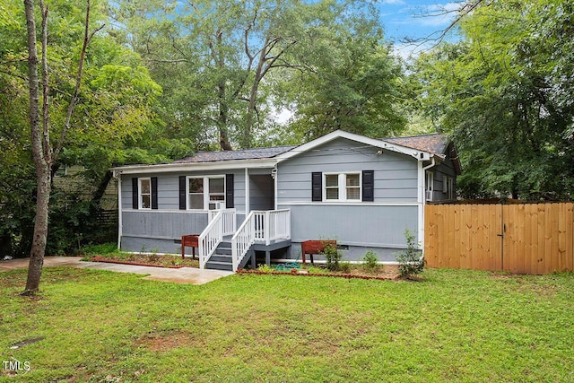 view of front facade with a front yard