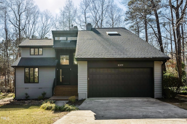 view of front facade featuring a garage