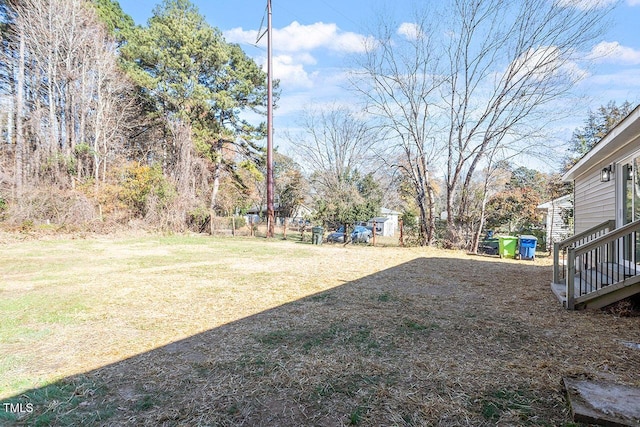 view of yard featuring a storage unit