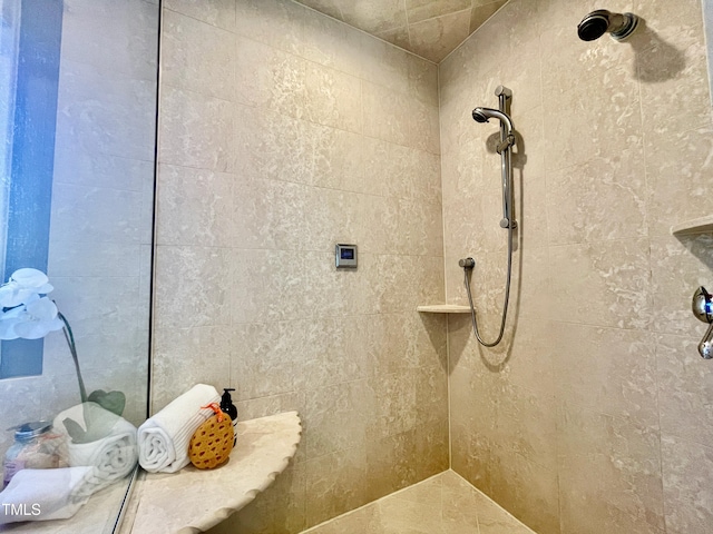 bathroom featuring a tile shower