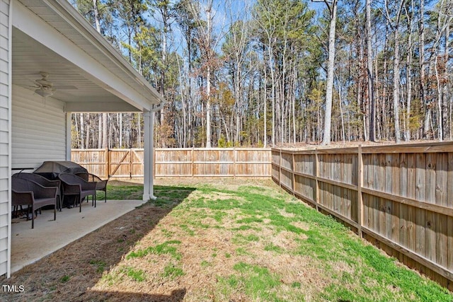 view of yard featuring a fenced backyard, a ceiling fan, and a patio