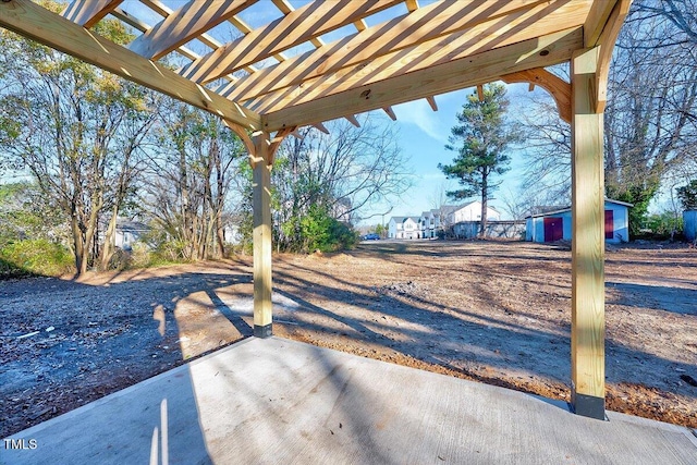 view of yard with a shed