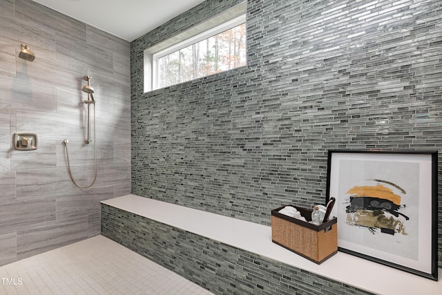 bathroom featuring tiled shower