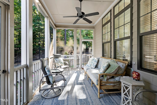 sunroom with ceiling fan