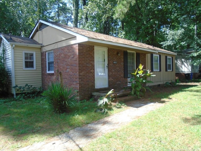 ranch-style home with a front yard