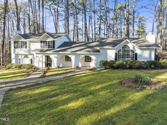 view of front of house featuring a front yard