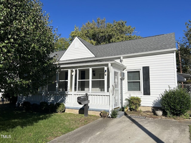 view of front of property with a front yard