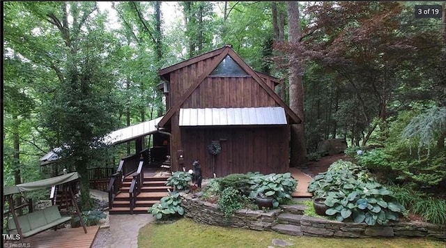 view of outbuilding