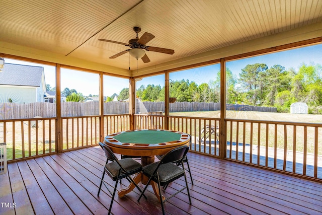 sunroom / solarium featuring ceiling fan