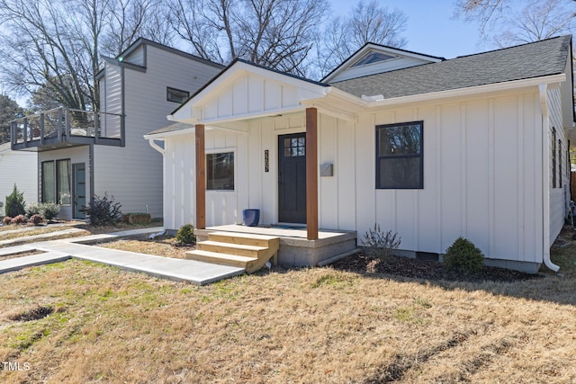 view of front of house with a front yard