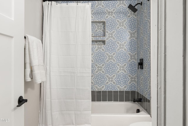 bathroom with shower / tub combo with curtain