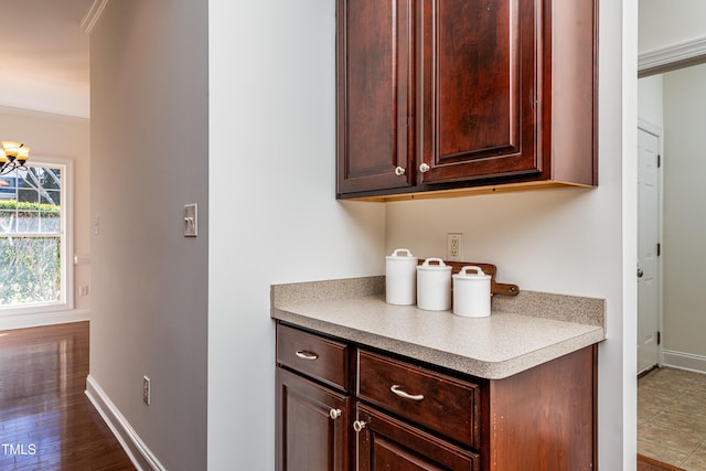 kitchen with crown molding and a chandelier