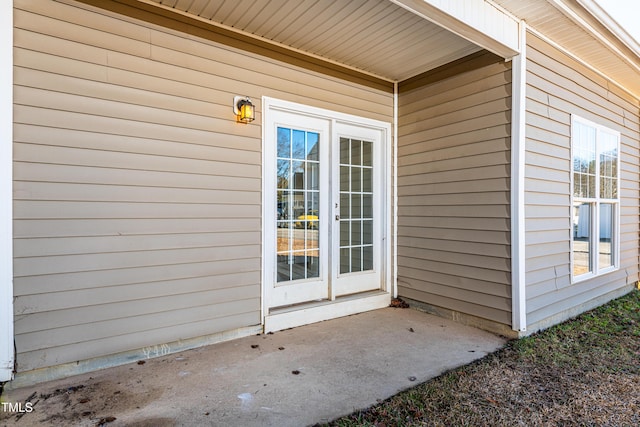 entrance to property featuring a patio