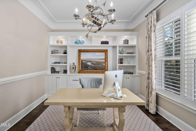 dining room featuring dark wood-type flooring, ornamental molding, and a notable chandelier