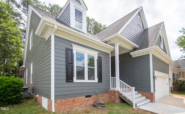 view of front facade featuring a garage