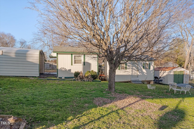 view of yard with a storage unit