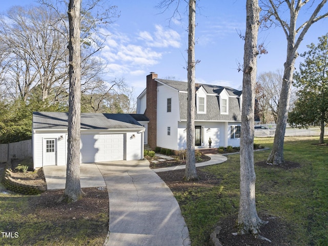 view of front facade with a garage and a front yard