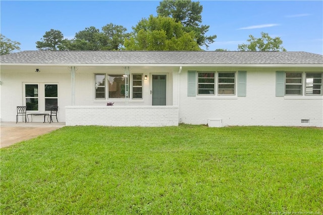 single story home featuring a front yard