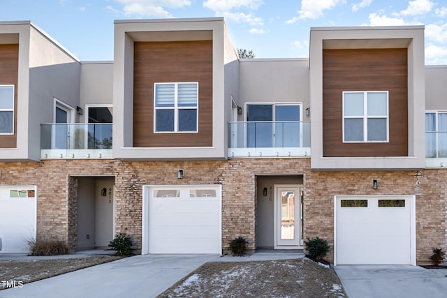 townhome / multi-family property featuring a garage