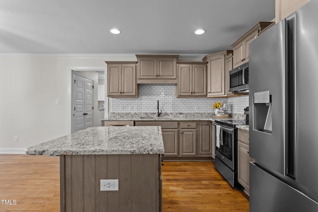 kitchen with sink, stainless steel appliances, dark hardwood / wood-style flooring, and a center island