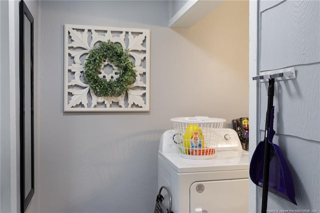 laundry area featuring washer / dryer