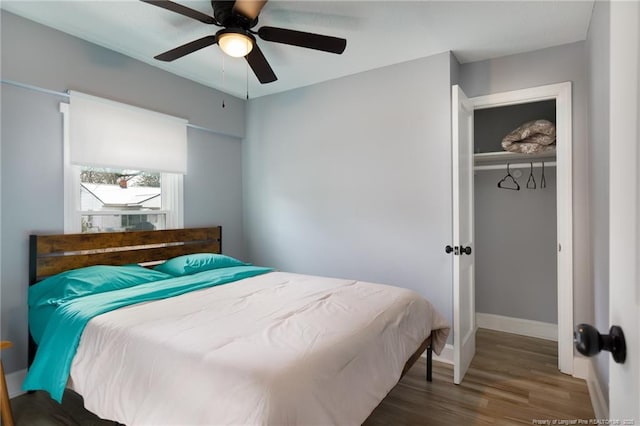 bedroom featuring ceiling fan, hardwood / wood-style floors, and a closet