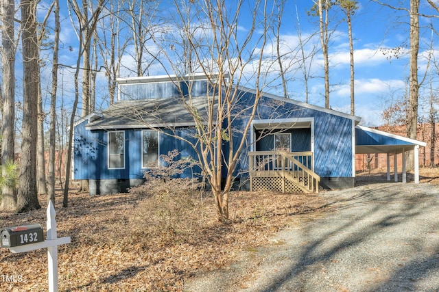 view of front facade featuring a carport