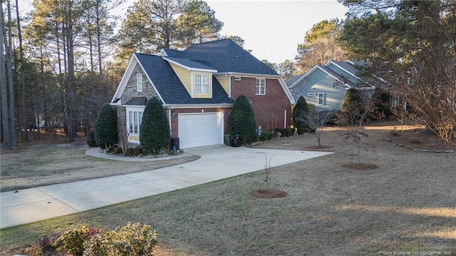 view of front facade featuring a front lawn and a garage