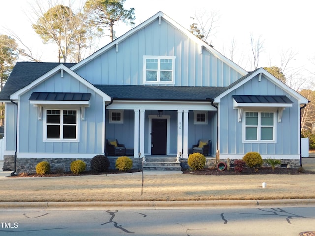 view of front of property featuring covered porch